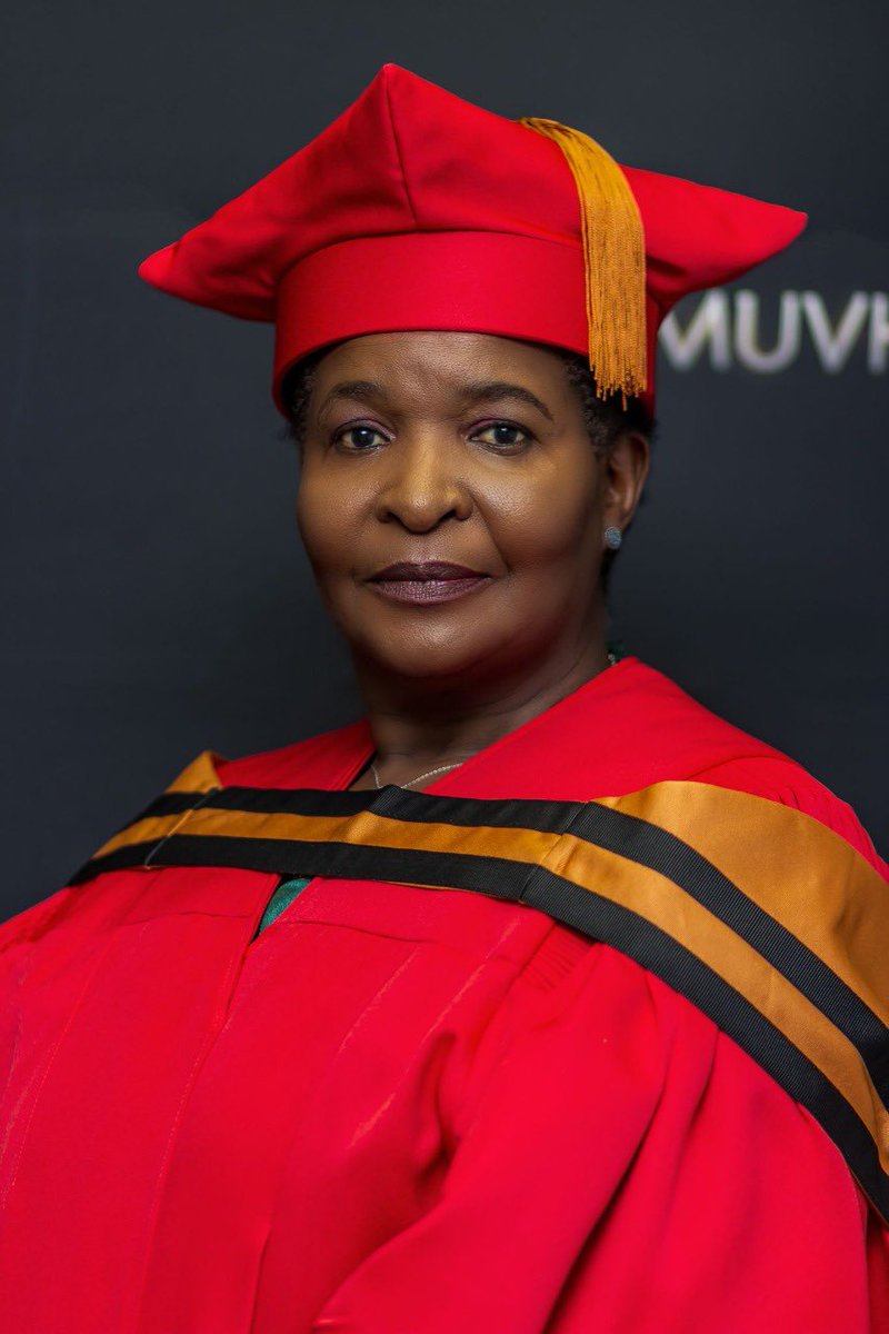 MUVHANGO ACTRESS CONFERRED WITH A PhD DEGREE!

Regina Nesengani, who plays the part of vho-Masindi, Chief Azwindini’s mother in the popular SABC 2 drama, Muvhango, was last week conferred with a PhD Degree by the University of South Africa, (UNISA)