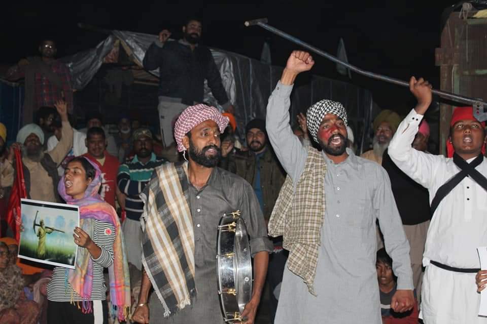 amuthajayadeep's tweet photo. Pind pind chon aai awaz, 
Kisan Ekta Zindabaad

#WeAreWithFarmers https://t.co/kyTf9sgDH4
