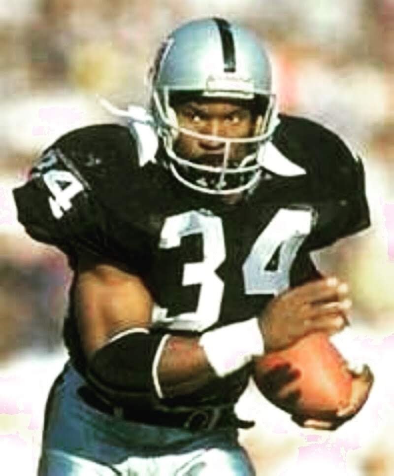 Happy 58th Birthday Bo Jackson. 