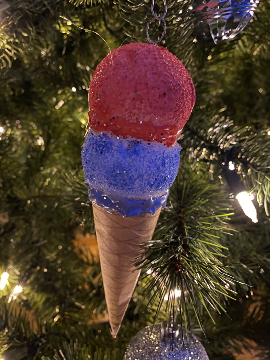 Captain_Cris_'s tweet photo. @iHasCupquake @CupquakeHQ We put up our Christmas tree and decided to bring out the #Kawaiimas DIY we made 5 years ago! 🍦🎄 You deserve a veterans discount if you remember this video 🤩 https://t.co/zYWtTdfYhC
