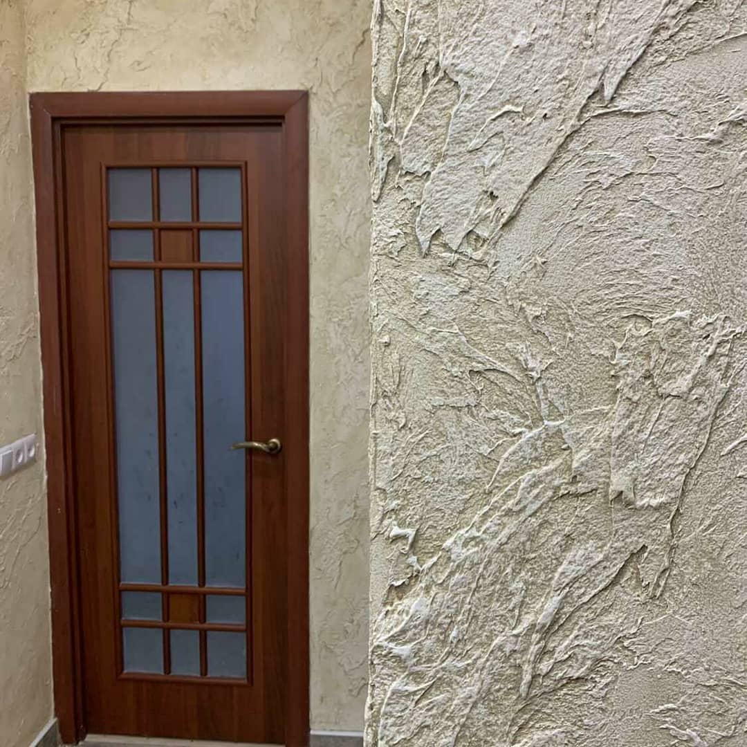 Lacos_Paints's tweet photo. Декоративное структурное покрытие Decorum Andalousie под матовой лессировкой Cire Deco на стенах коридора. Выразительный рельеф, прочная основа и приятный цвет. Красота! 

#lacos #diy #vincentdecor 
фото: https://t.co/EIt8dKLSCZ https://t.co/2OlBVuM7Or