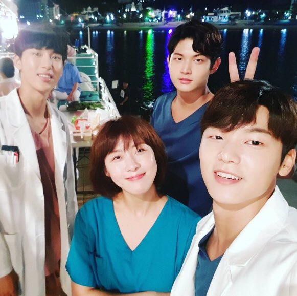 璃佳 おすすめ韓国ドラマ 病院船 ずっと君のそばに すごい良かったです 一気に見てしまったー ハ ジウォンさんの演技がカッコイイ カン ミンヒョクさんの優しい笑顔がたまらん 韓国ドラマ好きな人と繋がりたい 韓国ドラマ