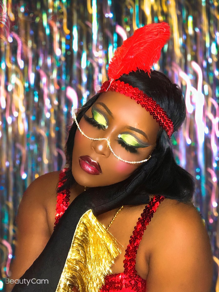 PlugGlitter's tweet photo. Living and loving in the 20’s I created this look using @NyxCosmetics #UltimateUtopiaPalette 

#flappermakeup #flappergirl #makeup #makeupartist #NYX https://t.co/jbTs9bCBqT