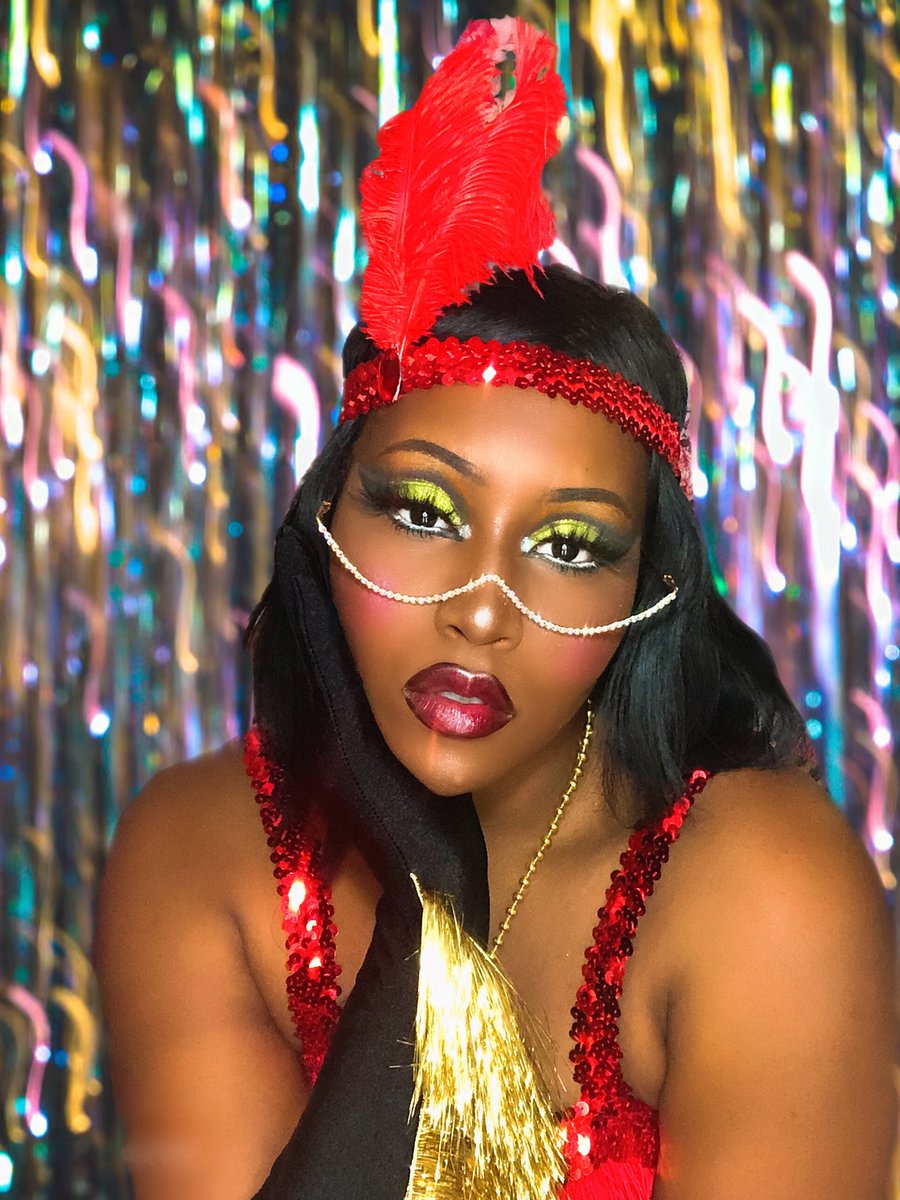 PlugGlitter's tweet photo. Living and loving in the 20’s I created this look using @NyxCosmetics #UltimateUtopiaPalette 

#flappermakeup #flappergirl #makeup #makeupartist #NYX https://t.co/jbTs9bCBqT