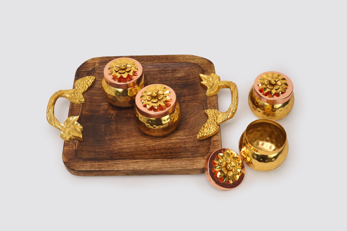 deepanami02's tweet photo. Here's our stunning and eligant collection 
Hey there is Unique and attractive collection of jars with wooden ovel tray. Give a new look  to your kitchen and Dining with these jars. For more Informatiom Please DM me.#Jars #quality #madeinindia #SpecialOccasion #Birthdays #Wedding https://t.co/8tnkPCr1Vf