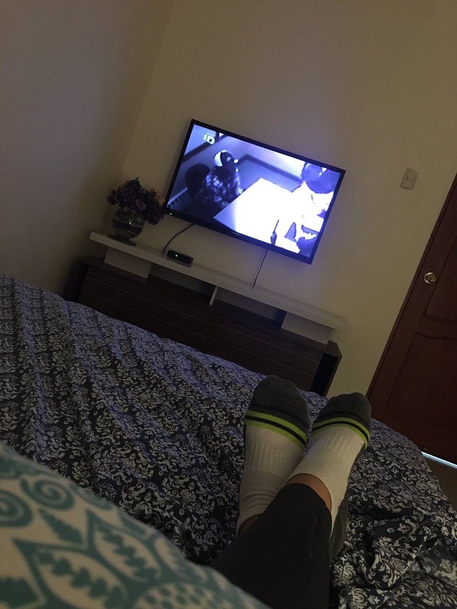 Me encanta viajar porque puedo ver Investigation Discovery sin que nadie me interrumpa 😂😂😂