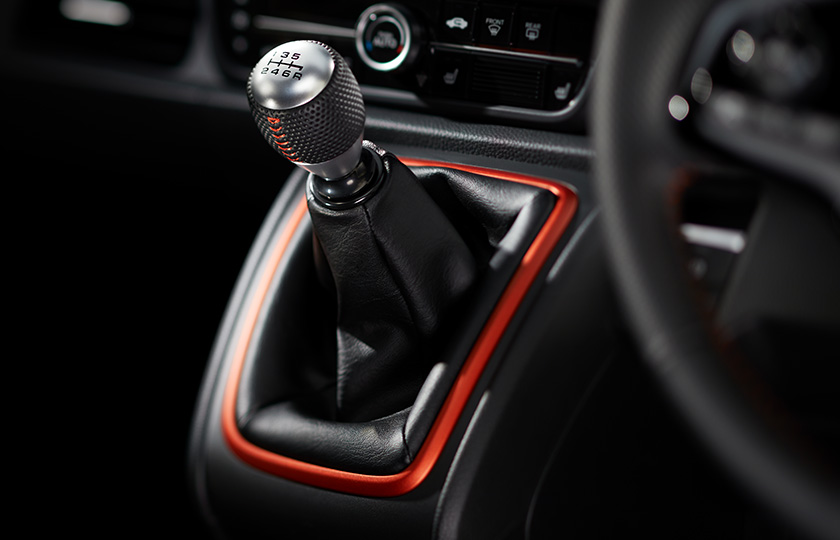 Honda 本田技研工業 株 N One Rs のcvtは専用セッティングを施し パドルシフトも採用 Sレンジでのアクセル操作への反応アップや カーブなどでの減速時には再加速に備えて最適なエンジン回転に自動変速することで俊敏な走り出しを実現しました 6mtと Honda 本田技研工業 株 N One Rs のcvtは専用セッティングを施し パドルシフトも採用 Sレンジでのアクセル操作への反応アップや カーブなどでの減速時には再加速に備えて最適なエンジン回転に自動変速することで俊敏な走り出しを実現しました 6mtと