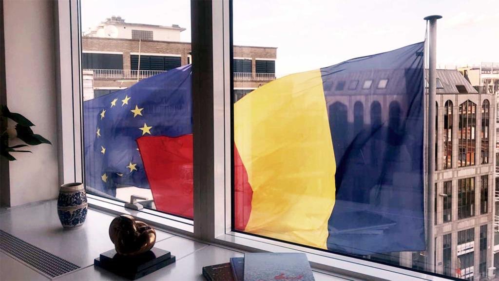 Odobes1Luminita's tweet photo. La multi ani #Romania!
Happy National Day!🇷🇴🇪🇺                ❤️💛💙 https://t.co/5LEIFqtnaZ