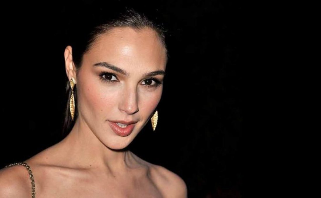 ZonaConfort's tweet photo. Así de hermosa era Gal Gadot cuando se convirtió en Miss Israel con apenas 19 años. Checa las fotos, te vas a quedar con la boca abierta: 

https://t.co/0xLyjvGKv1 https://t.co/IntJSPUIKJ