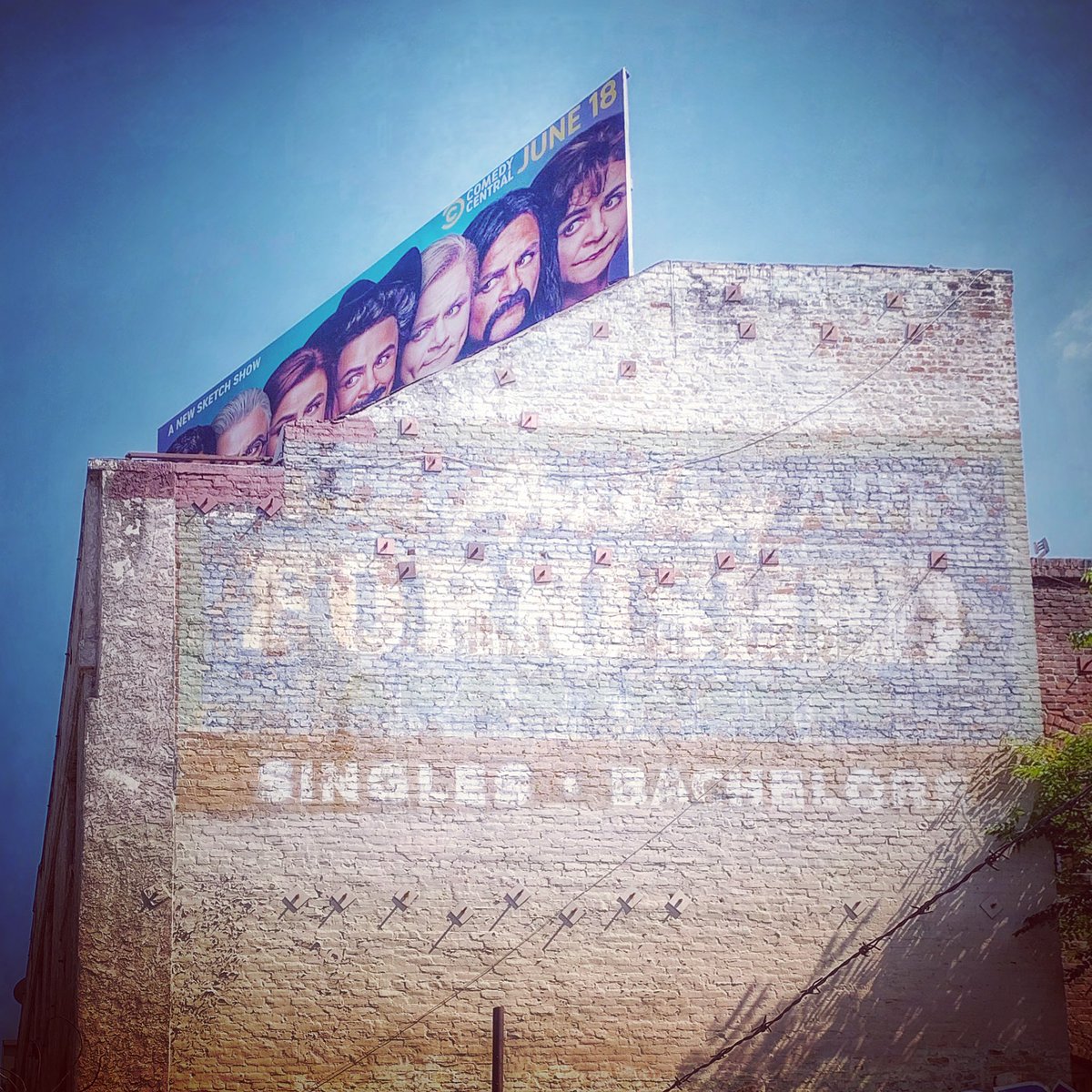 alexisfleisig's tweet photo. Furnished
#rsa_streetview #roadsideamerica #ghostsigns #ghostsign #everythingsignage https://t.co/mdFu200uIu