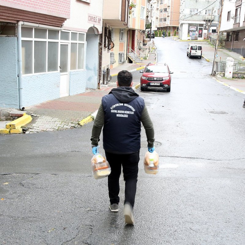 DenizKoken's tweet photo. Eyüpsultan'da kimse sahipsiz değil! Yaşlı, hasta ve ihtiyaç sahibi 772 vatandaşımıza her gün düzenli olarak öğle ve akşam için sıcak yemek ulaştırmaya devam ediyoruz. https://t.co/3iBbOFiOF2