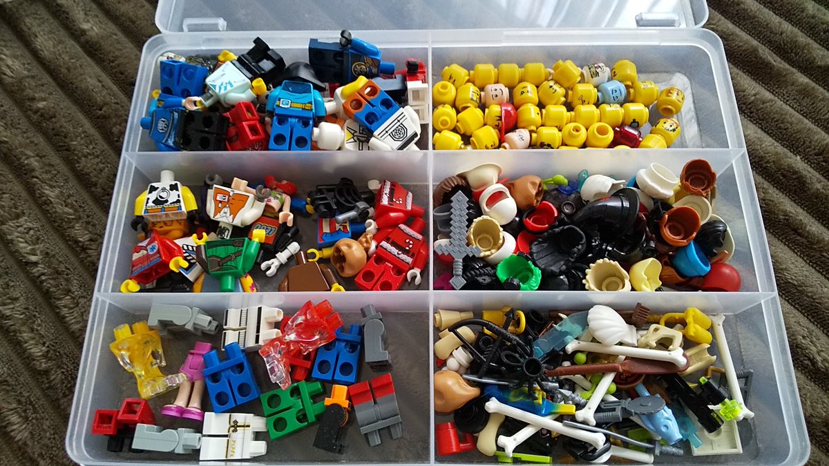 丸み うちのlegoに混ざってたミニフィグをbamみたいに仕分けしてケースに入れてみたけど もう少ししたら溢れそう そして娘がシグフィグを作るのに メガネをかけた女の子の顔が欲しい と言ってるのだけど見たことがないんだよなぁ Bamで丁寧に探せば