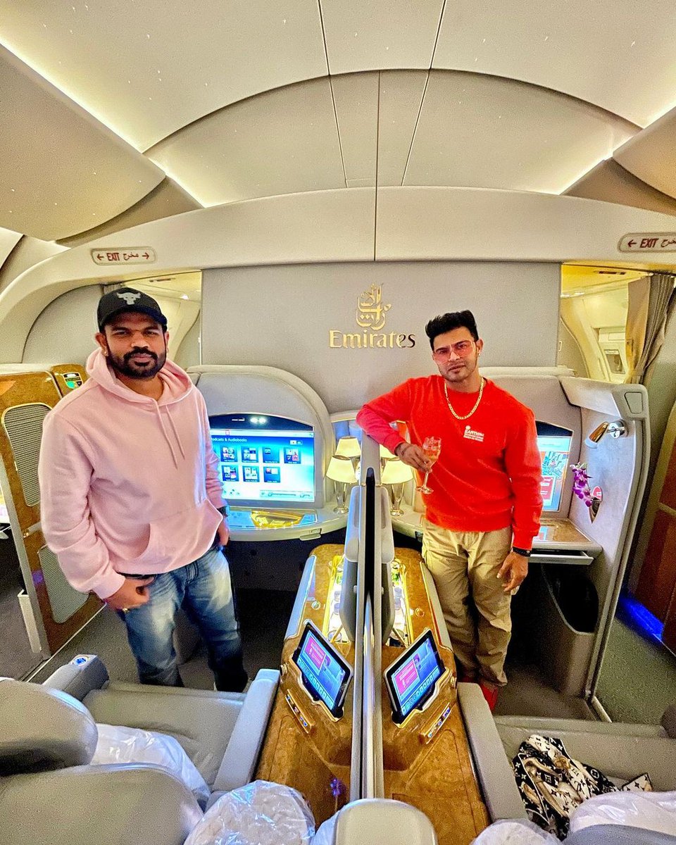 Team_Hunk's tweet photo. @iSahilKhan #emiratesfirstclass โ๏ธ MUMBAI to Dubai Dubai To Kenya ๐ฐ๐ช Nairobi From Nairobi To Masi Mara #Jungle With Master Mind @directorsamkhan #OnlyTheWildLivesFree #OutOfAfrica ๐ฆ๐ฆ๐ฆ๐ฆฌ๐ฆง๐๐๐ฆ๐ฆ
.
.
FOR MORE WATCH MY STORY #Africa #eastafrica #masaimara #masimara #junglesafar https://t.co/6o27S0NtmZ