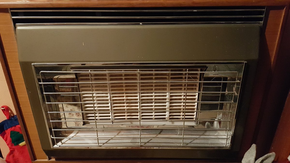RealFloppyLion's tweet photo. It wouldn't be so bad if not suddenly realising that the ancient gas fire 54 seconds into this #WhoRemembers clip is virtually identical to the one in my lounge today!!😬
#Nostalgia #1970s #NotVeryEfficient https://t.co/LFkAyFeyhO