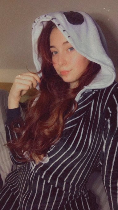 If you need company I&rsquo;m here in more ways than one 😘   https://t.co/PHlguHfT6s https://t.co/4OxVrL7R