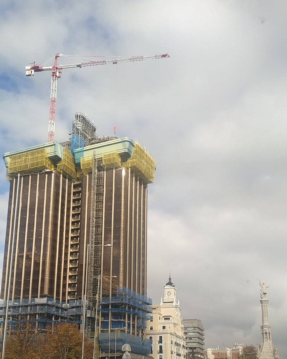PodCastizo's tweet photo. Retirando "el enchufe" de las torres de Colón. ¿Icono madrileño o aberración estética?
¡Feliz día! 🏙️☺️
#podcast #Madrid #PodCastizo #ElPodcastDeMadrid https://t.co/4qq9r8UwYU