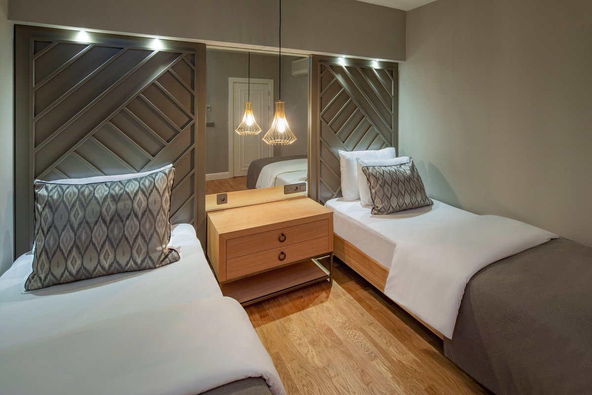 BarutHotelsTR's tweet photo. Stylishly renovated rooms of @BarutHemera are a hit amongst the guests. All details are thought through in our 72 sqm 5 people capacity two bedroom residence for your and loved ones' happiness.
https://t.co/wmLllF1fNQ  
📞 0090 444 96 00
#BarutHotels #NaturalMindful #BarutHemera https://t.co/GmPI3qqvoJ