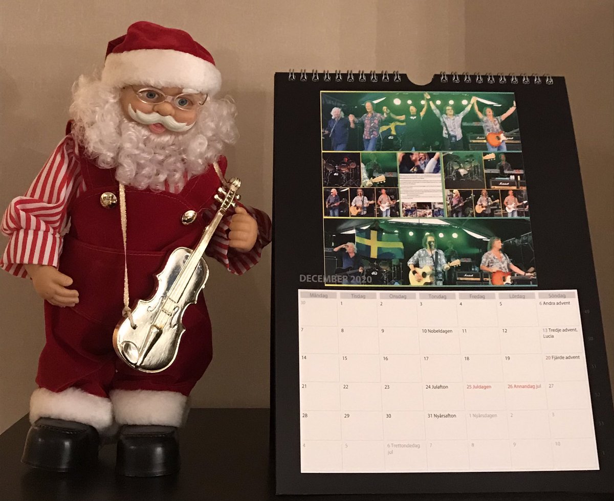LottaMedling's tweet photo. Smokie~December!😊👍💝🎉🎤🥁🎹🎸🎊💖@Smokie_music @MartinBullard #StevePinnell #MickMcConnell #MikeCraft #TerryUttley #SMOKIE #Smokiefan https://t.co/HrKqGFJb5u