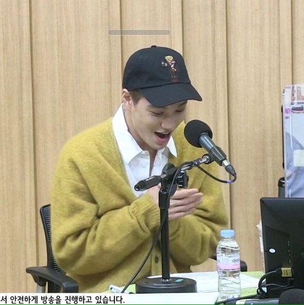 exoalwayz's tweet photo. THIS WAS HIS REACTION WHEN THEY TOLD HIM ABOUT HOW HE CHARTED ON ITUNES 😭 https://t.co/3BaKHx2lcT