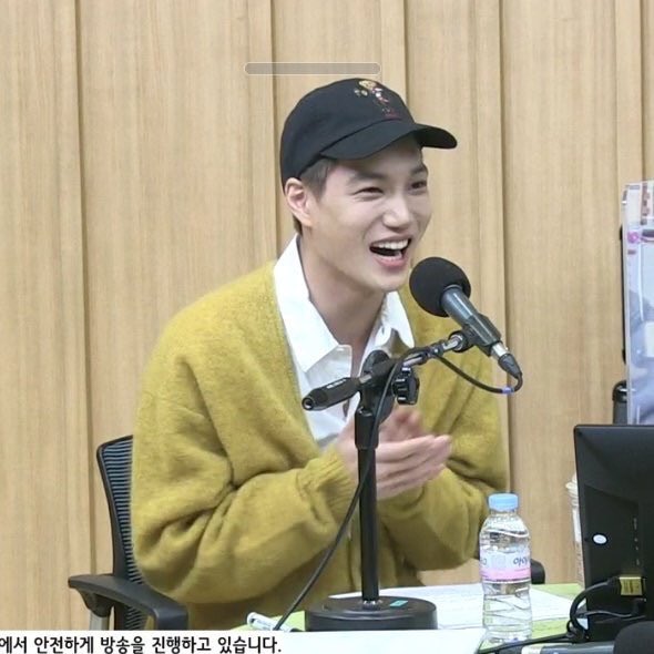 exoalwayz's tweet photo. THIS WAS HIS REACTION WHEN THEY TOLD HIM ABOUT HOW HE CHARTED ON ITUNES 😭 https://t.co/3BaKHx2lcT