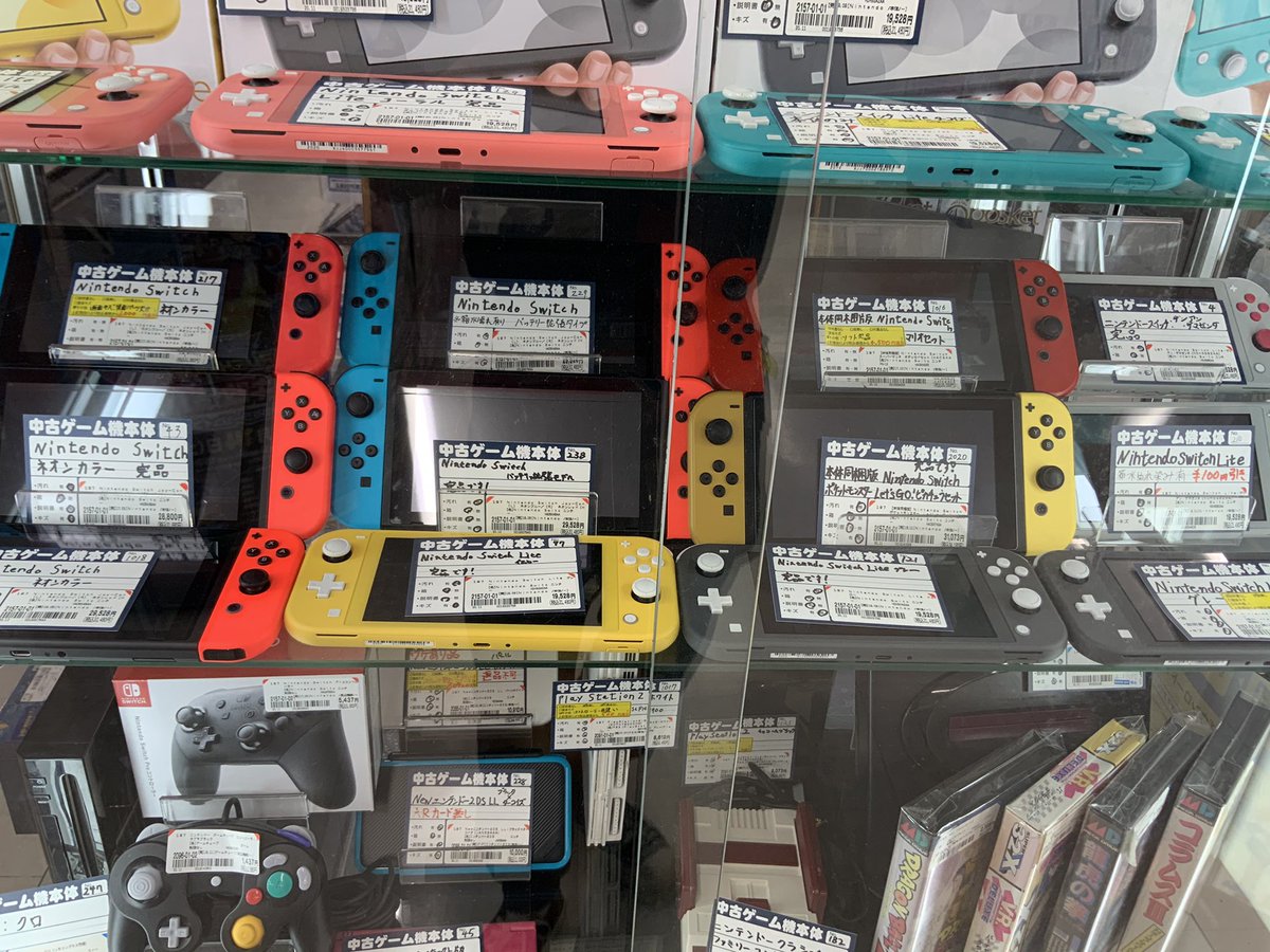 ブックオフ具志川館 ブックオフ具志川店では スイッチを大量に入荷しました 通常盤もスイッチライトも 様々な色と種類をご用意してます お値段もお求めやすくなっておりますので お買い求めの際は是非当店にご来店下さい うるま市 ブックオフ