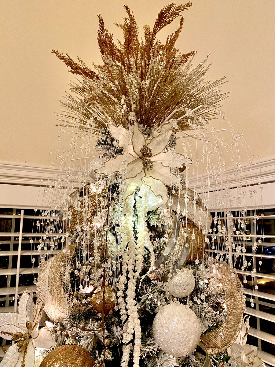 IrisJeune's tweet photo. ✨White &amp; Gold✨ #Christmas2020 #christmastree https://t.co/xAHpkqlV25