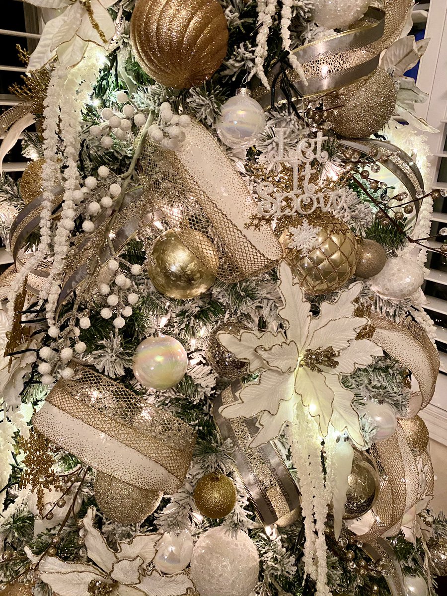 ✨White &amp; Gold✨ #Christmas2020 #christmastree