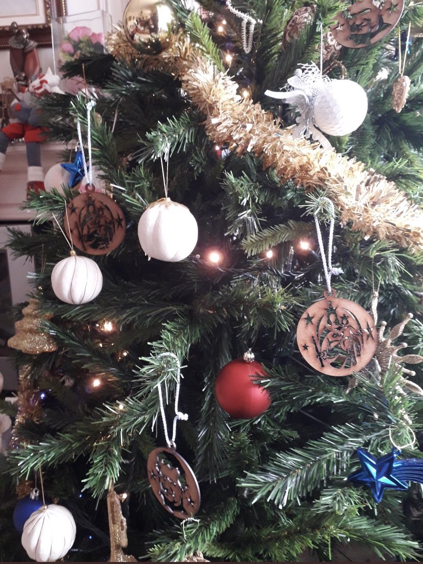 sscc_utrera's tweet photo. Buenos días, esto no para, siguen llegando nuestras bolas solidarias a todos los rincones, para llenar de solidaridad y Salesianidad nuestros hogares en Navidad. Como estás de @AnnMaryMoreno y @AuxiPeMore. Gracias! @salesianutrera @ProyectoOberti @ssccpma @SalesianosSMX https://t.co/Qrkr9hloGY