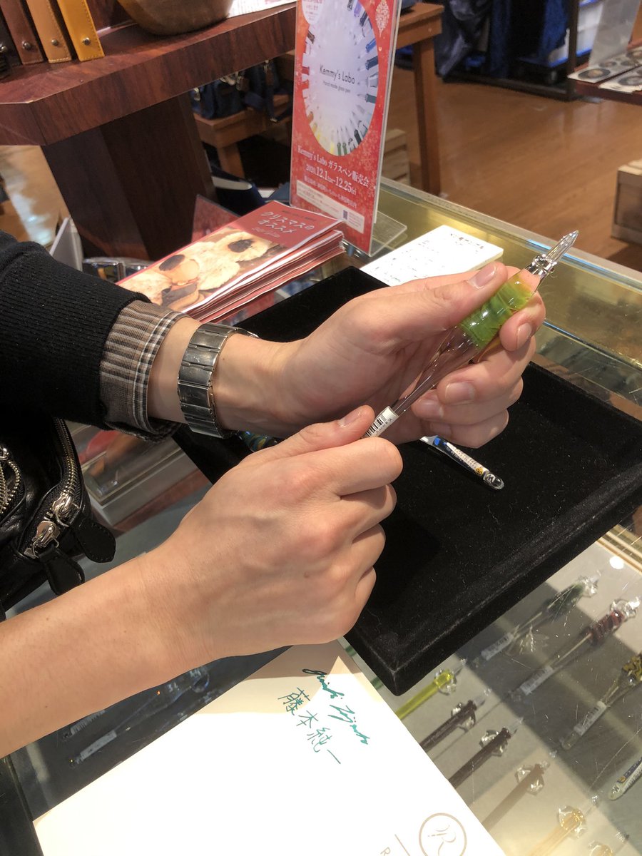 fujihajime11's tweet photo. Kemmyさん限定品ガラスペンを購入！これからはお手紙はこれで書きます！
#Kemmy's Labo  #ペン　#ガラスペン　#KUGIRI #ロールペンケース　#ロールガラスケース https://t.co/z3ck0xNdoI