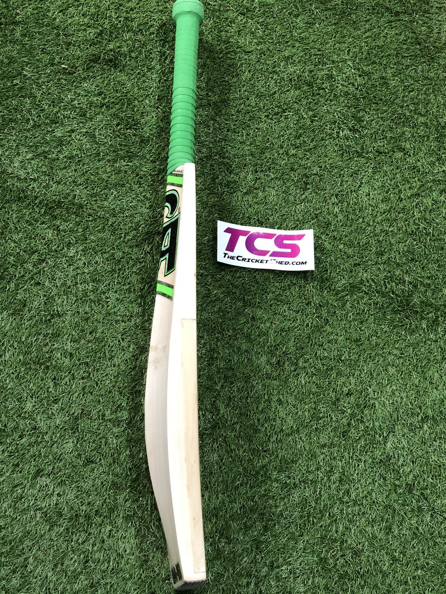 Allthegear99's tweet photo. CA SM18 Shoaib Malik Players #Cricket #Bat

Used and endorsed by Pakistan International Shoaib Malik.

Exceptional ping as you would expect on a Players Bat.

Weight: 2lb 10oz
Edge: 38mm
Grains: 8

Price: £299.99

To order:
Inbox or comment

#BestBats #CA #ProWillow #TCS https://t.co/F1BzF8z1BK