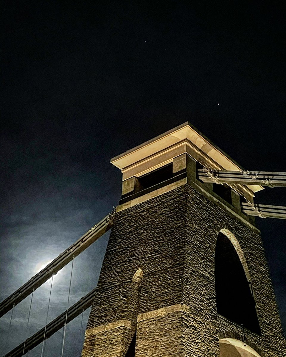 Just gorgeous <a href="/brunelsbridge/">Clifton Suspension Bridge</a> - especially by moonlight!!! 🌕🌉
<a href="/BBCBristol/">BBC Bristol</a> @bbcrb <a href="/VisitBristol/">Visit Bristol</a>