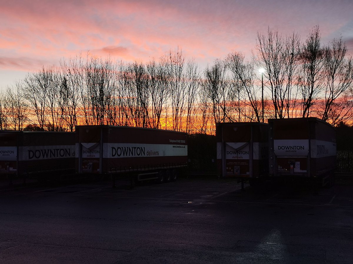 naturesgreat's tweet photo. Beautiful early morning sky #cmdownton #evcargologistics #moretonvalence https://t.co/6IGJ6M7SXG