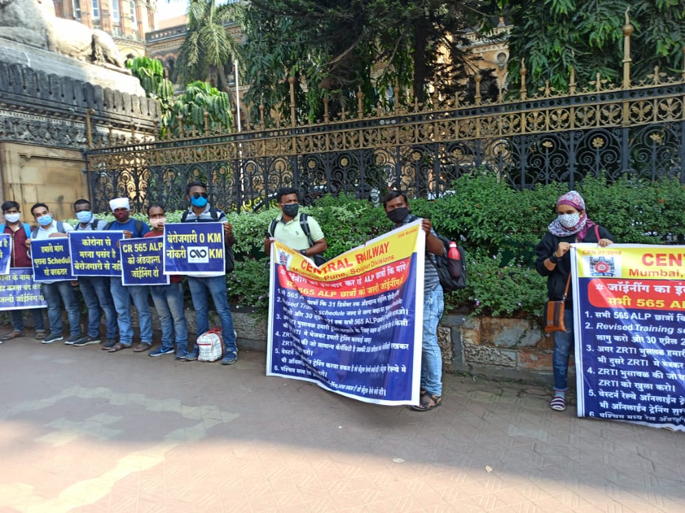 BSJMR5's tweet photo. #565_ALP_मुम्बई_मुख्यालय_धरना
#CR_565ALP_को_नियुक्ती_दो

EXAM NOTICE: JAN 2018
CBT-1 :AUG2018
CBT-2: JAN2019
CBT-3: MAY 2019
MEDICAL EXAM: July 2019

JOINING: ????

@PiyushGoyal
@GM_CRly 
@Central_Railway
@RailMinIndia
@PIB_India
@PMOIndia
@TheLallantop 
@ravishndtv
@supriya_sule https://t.co/vcU72XUE8m