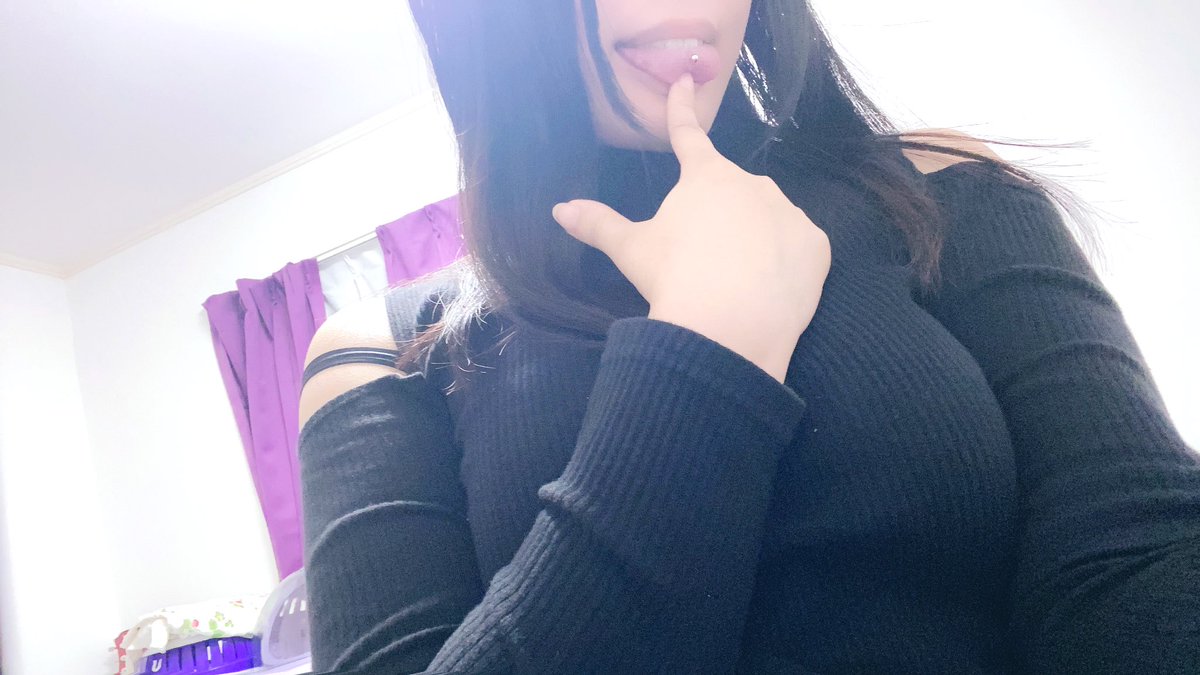 フォロワー2000人突破 ありがとう企画♡

当選 : 5名

プレゼント :
①紫と通話30分(オナサポOK)
②fantia限定ボイス(紫ちゃんと初エッチ)
③紫ちゃんのコスプレ写真集

のうちどれか1つを選択できます！

画像をよ〜く読んで応募してくださいね♡