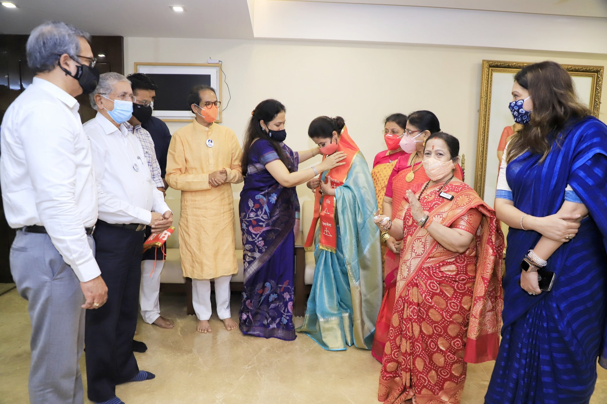 After Lok Sabha elections 2019 defeat, Urmila Matondkar, who resigned from Congress, joined Shiv Sena in the presence of Uddhav Thackeray.