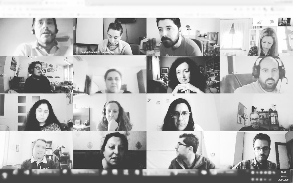 Llevo los suficientes años en esta casa para valorar lo afortunado que soy de conocer a profesionales de vocación inquebrantable, de servicio público, de empatía con la ciudadanía. Dinamizadoras y
Dinamizadores de <a href="/RedGuadalinfo/">Vuela Guadalinfo</a>
👩‍💻👨‍🏫👨‍💻👩‍🏫👩‍💼👨‍💼🤳

 De otra pasta.