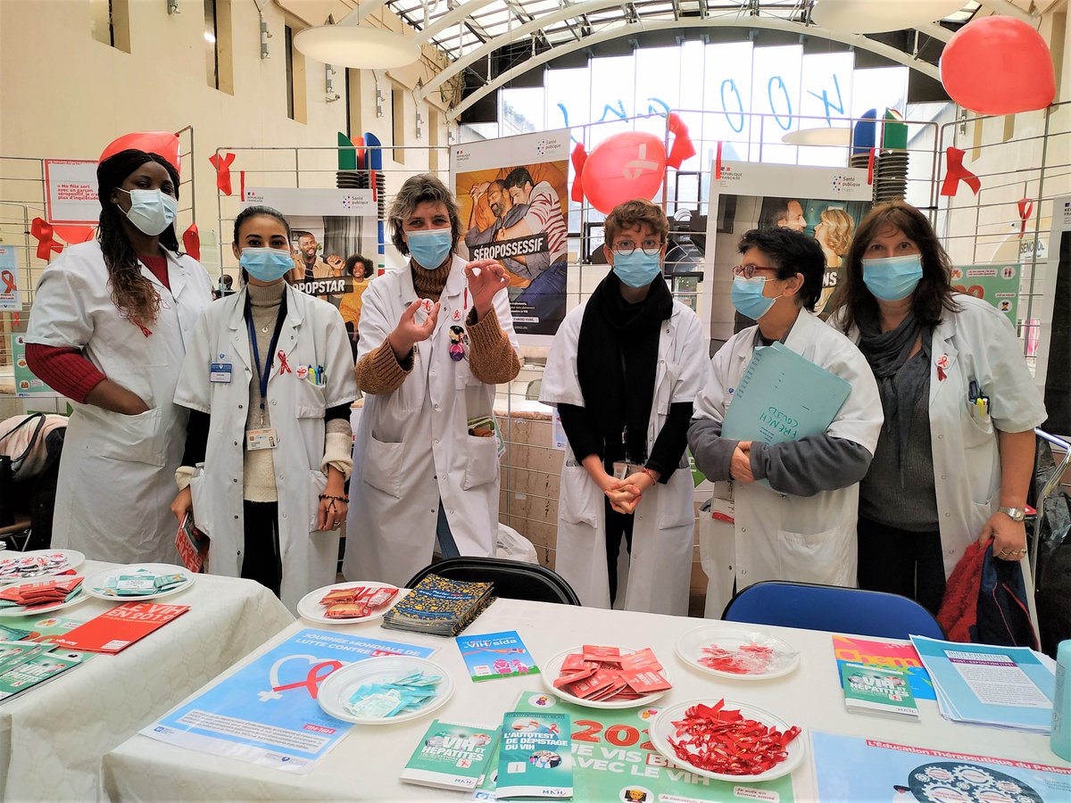 [#AidsDay2020] La Journée Mondiale de Lutte Contre le #SIDA, c'est aujourd'hui à <a href="/HopSaintLouis/">Hôpital Saint-Louis AP-HP</a> <a href="/APHP/">Assistance Publique – Hôpitaux de Paris (AP-HP)</a> ! 
Jusqu'à 16h, les équipes d'infectiologie, le <a href="/COREVIH_idf_est/">COREVIH IdF Est</a> et <a href="/assoAIDES/">Association AIDES</a> sont présents pour répondre à vos questions sur le VIH !🎗️
👉Plus d'infos : hopital-saintlouis.aphp.fr/journee-mondia…