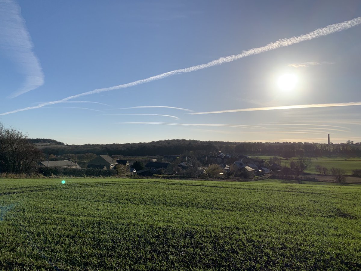SteveAbbotts1's tweet photo. ⁦@Hudsonweather⁩ ⁦@bbcweather⁩ view over Scholes village Rotherham with a strange ripple effect cloud formation... beautiful day for our walk ☀️☀️ https://t.co/F11GLAaICY