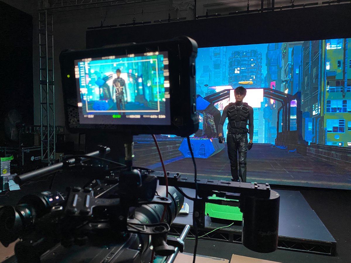 ManiosDigital's tweet photo. @studiobh showing us the future of production with the #Cartonitripod and full sized ALEXA LF and new Signature Zoom lenses on the set of a #virtualproduction in #NewYorkCity with #choreografx #reelmediaxr and #disguiseone

How many of you are curious to try this technology? https://t.co/bE4kp4X3FL