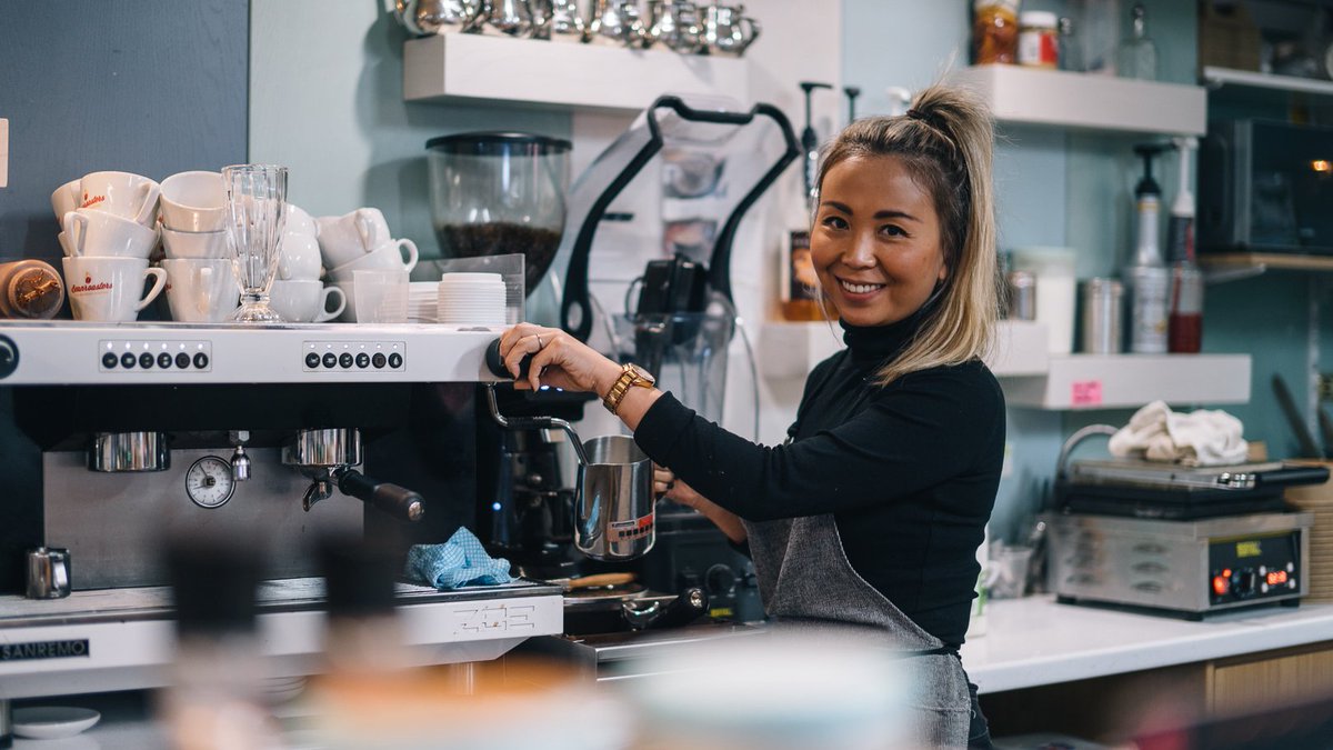 Calderdale's tweet image. Local businesses are the heart of our communities. Let&apos;s keep them beating this winter 💚

👥 Local people
🛍️ Local products
🤝 Local services

Find local businesses operating in the run-up to Christmas👉bit.ly/368nKLI 

#SearchLocal #ShopLocal