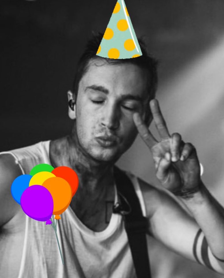 iwant_toknowyou's tweet image. My timeline is full of Tyler’s pics and kind messages to @tylerrjoseph for his birthday 
It’s a good day to be on twitter😀
HAPPY BIRTHDAY TYLER JOSEPH
I wish you a 32th year full of joy and happiness and concerts 
Peace ✌️ 
#tylertakeover