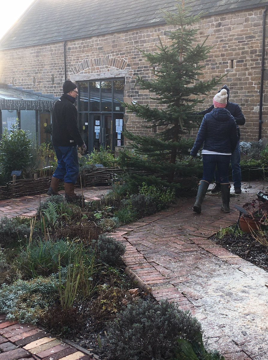 DronfieldBarn's tweet photo. We are starting to feel Christmassy at the Barn! 🙂 Despite not being able to open at the moment, we are determined the Barn will look festive along with the rest of the town! A huge thank you to all our volunteers for your efforts this morning! https://t.co/4BZMcfE0tr