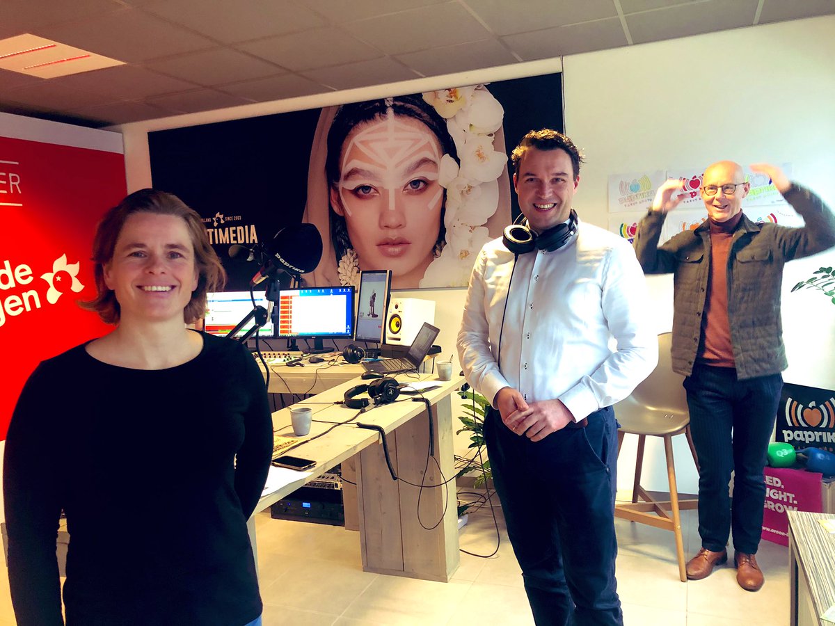 Rabobank Nederland in de studio <a href="/PaprikaNL/">Hortibiz Newsradio</a> met <a href="/mauricewubben/">Maurice Wubben</a>, Arne Bac en Cindy van Rijswick! <a href="/Rabobank/">Rabobank</a> <a href="/HortiLounge/">Holland Hortimedia</a> #Powertofoodandflower