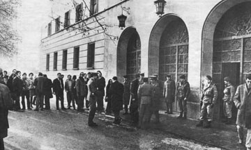 Antifaxismoa's tweet photo. #BurgoskoProzesua #50Urte Proceso de #Burgos50 

Por un #RelatoVeraz sin revisionismo, sin negacionismo, sin manipulaciones 

#OroimenHistorikoa #MemoriaHistorica 
#OroimenaBeti #SiempreMemoria https://t.co/Ceth9NGJ45