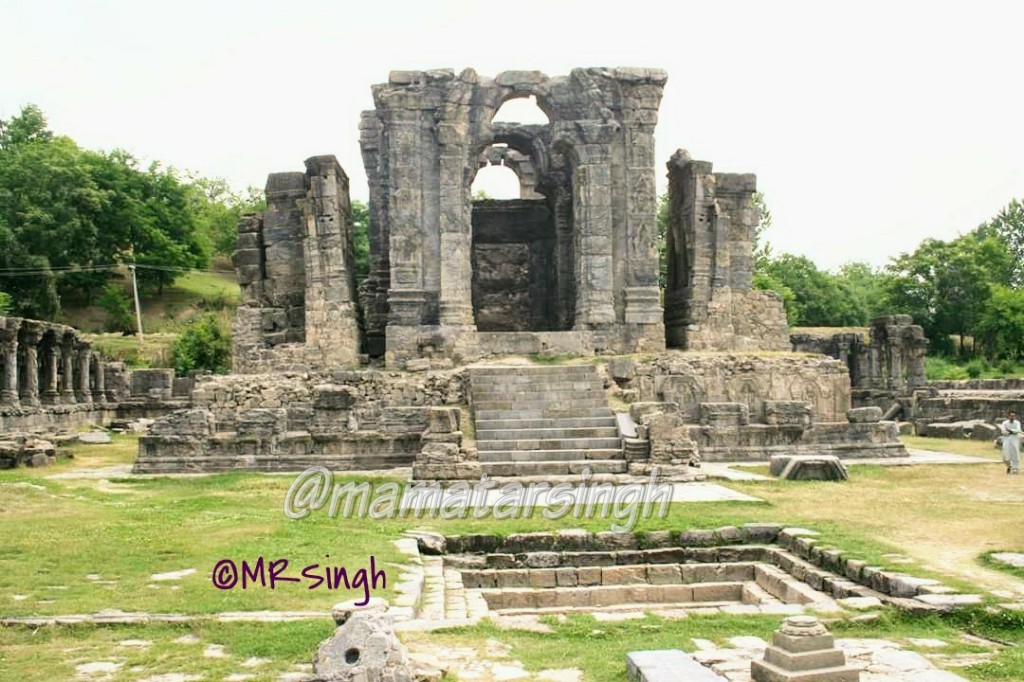 2.  #Martand Sun Temple8th century god Sun temple built by the third ruler of the Karkota Dynasty, Lalitaditya Muktapida,now in ruins, was destroyed by Sultan Sikandar Butshikan. Foundation of the temple is said to of 4th century CE.3/7