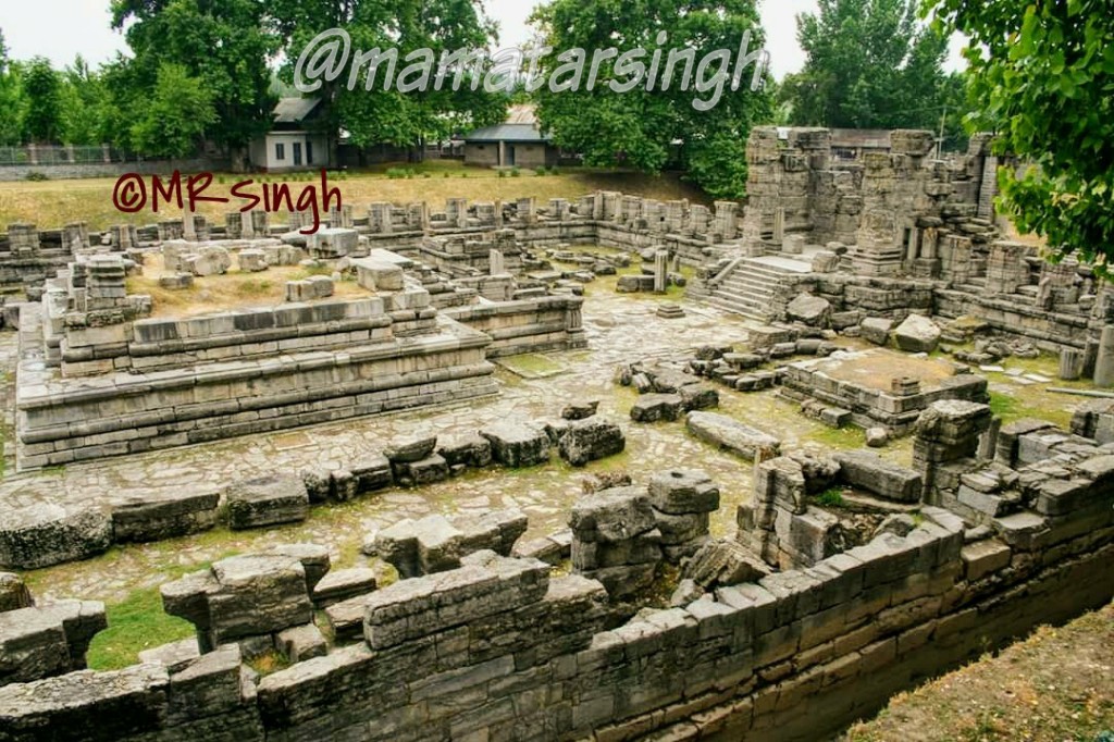 3.  #AvantiswamiTemple9th century stunning god Vishnu temple, now in ruins, by king Avantivarman of Utpala dynasty, having similarity with Martand temple, destroyed by Afghan ruler Sultan Sikandar Butshikan around 14th cen CE, still has few of intricately carved sculptures4/7