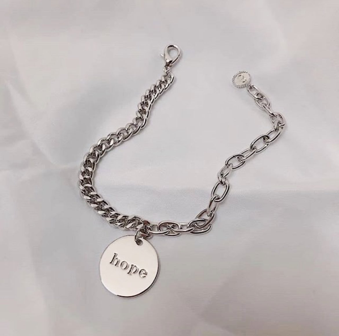 BTS_Lucky7GO's tweet photo. HELP RT | #BTSY GO 🇲🇾
— HOPE Bracelet Made by Mejiwoo

💰 RM55 / each
📦 Postage: RM8 WM | RM15 EM

📅 Deadline: 6 DEC, 11PM
❌ NO 2nd Payment ❌
💜 ORDER FORM : https://t.co/houchpr8JN https://t.co/bMIT84QA3j