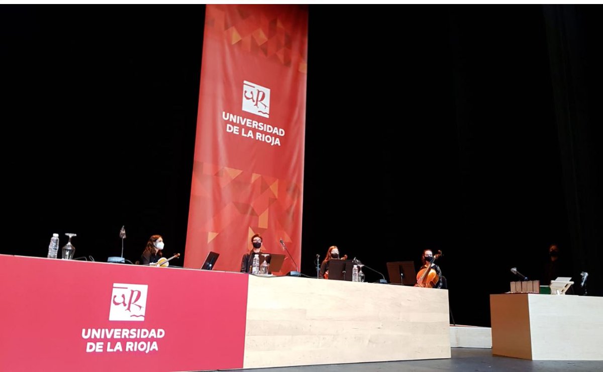 Acto de investidura de Juan Carlos Ayala como rector y de toma de posesión del equipo de gobierno de la Universidad de La Rioja, en directo 👇
🔴bit.ly/URdirecto