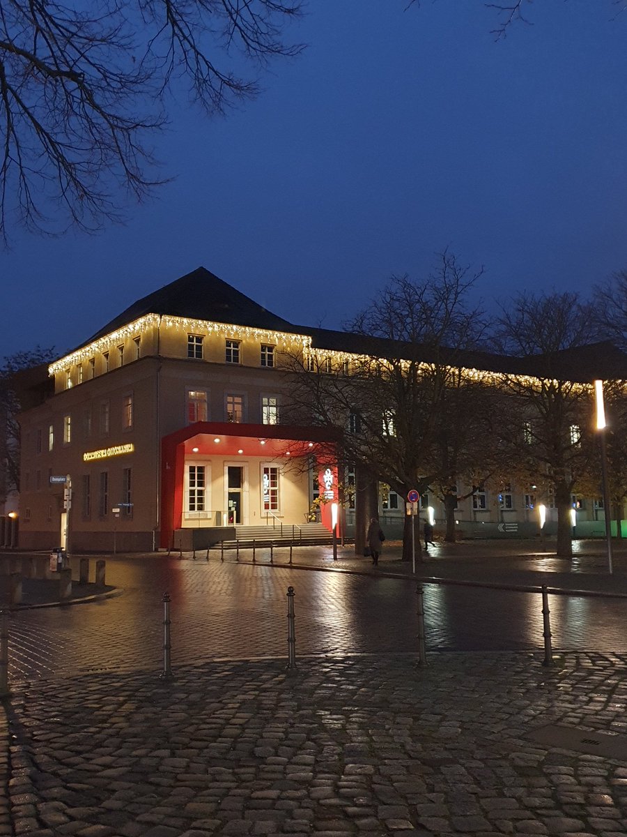 DommuseumMD's tweet photo. Morgendlicher Lichterglanz.
#Dommuseum Ottonianum Magdeburg macht inmitten der #LichterweltMagdeburg eine gute Figur.
@dommuseum @Kulturstiftung_ @Ottostadt @museen_in_lsa @sachsenanhalt @IMG_Tourismus https://t.co/FLZwdN2igR