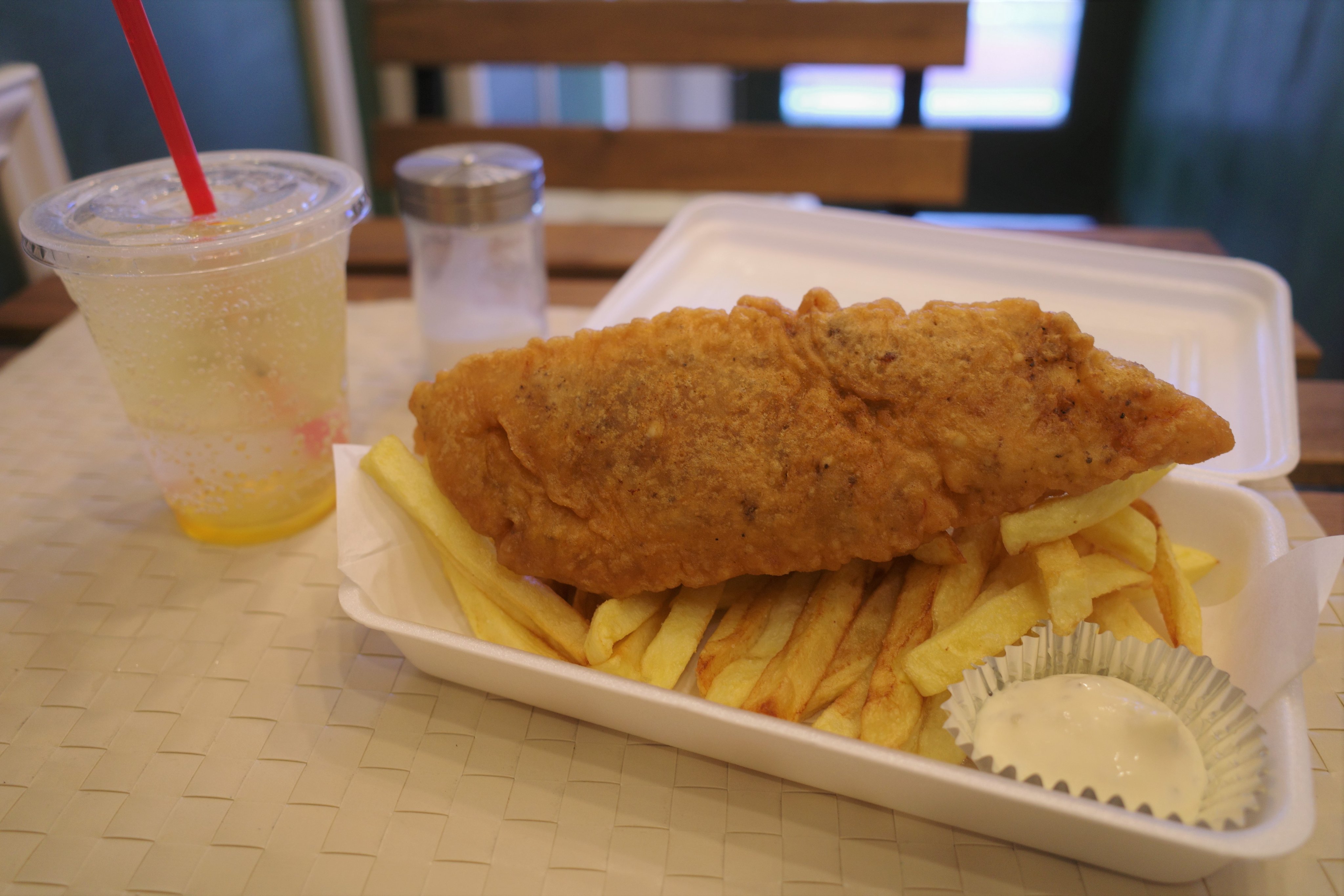 تويتر 恋々 على تويتر 大阪府柏原市 フィッシュアンドチップス専門店 Stanbrook S Fish Chips でお昼 本場の味を再現する為にヘットで揚げられた魚のフライは サクサクの衣に白身魚のジューシーな旨みがたっぷり 自家農園産のじゃが芋とレモンを使用した